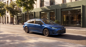 „Toyota“ išskirtinėmis versijomis mini „Corolla“ 60-metį