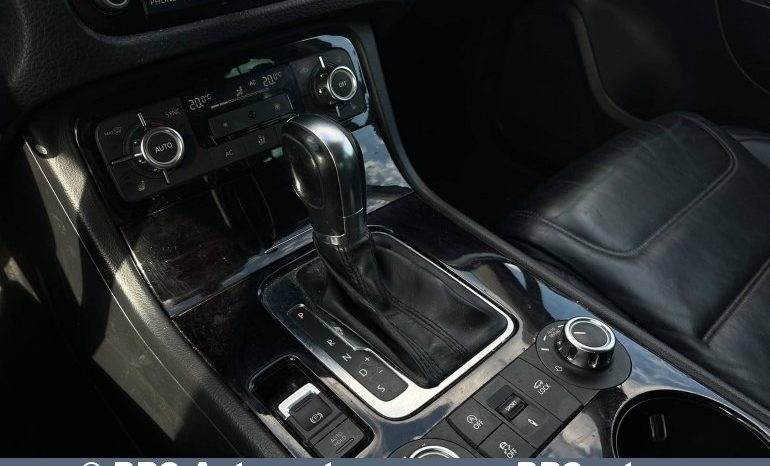 
								Volkswagen Touareg 3.0 V6 TDI BlueMotion 2011 full									