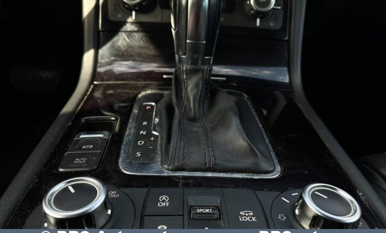 
								Volkswagen Touareg 3.0 V6 TDI BlueMotion 2011 full									