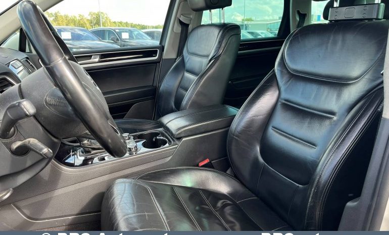 
								Volkswagen Touareg 3.0 V6 TDI BlueMotion 2011 full									