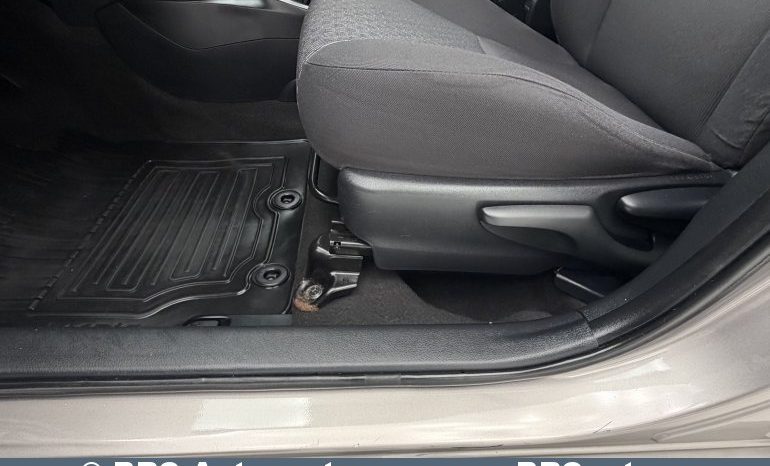 
								Toyota Yaris 1.0 VVT-i 2014 full									