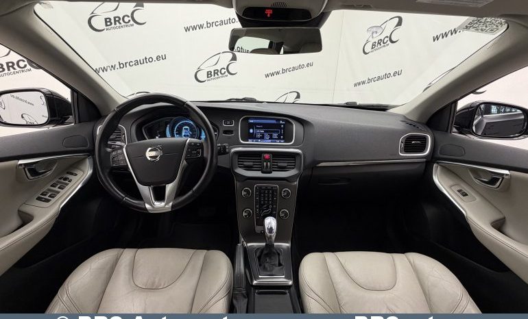 
								Volvo V40 D4 Summum Automatas 2012 full									