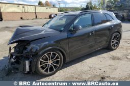 
										Porsche Cayenne V6 4WD Automatas 2023 full									