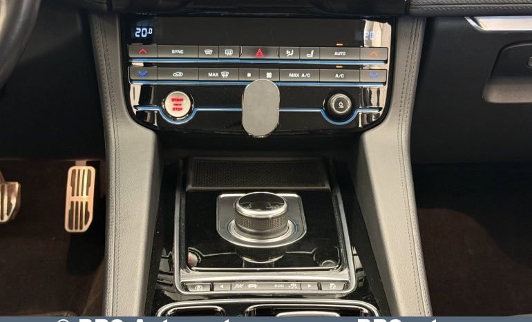 
								Jaguar F-Pace 2.0l 25t AWD Automatas 2019 full									