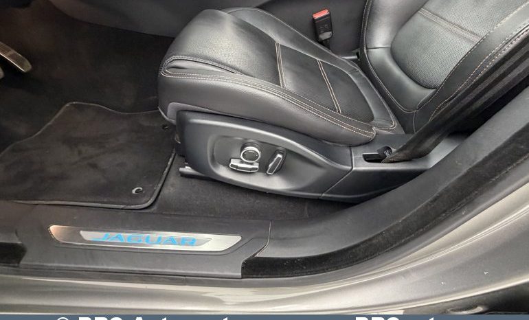 
								Jaguar F-Pace 2.0l 25t AWD Automatas 2019 full									
