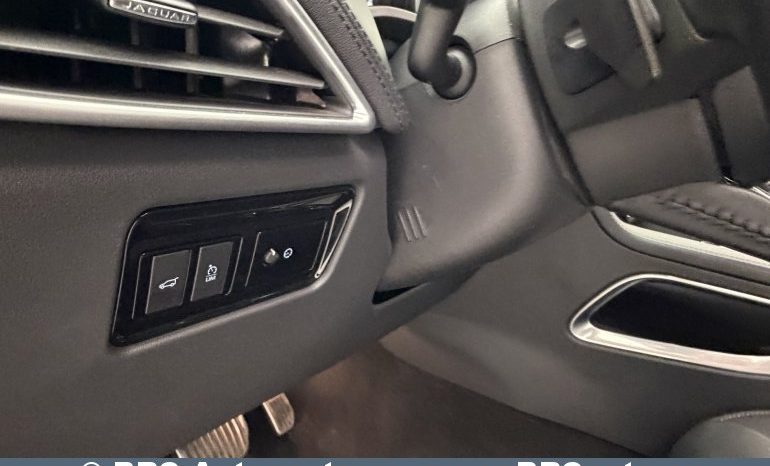 
								Jaguar F-Pace 2.0l 25t AWD Automatas 2019 full									