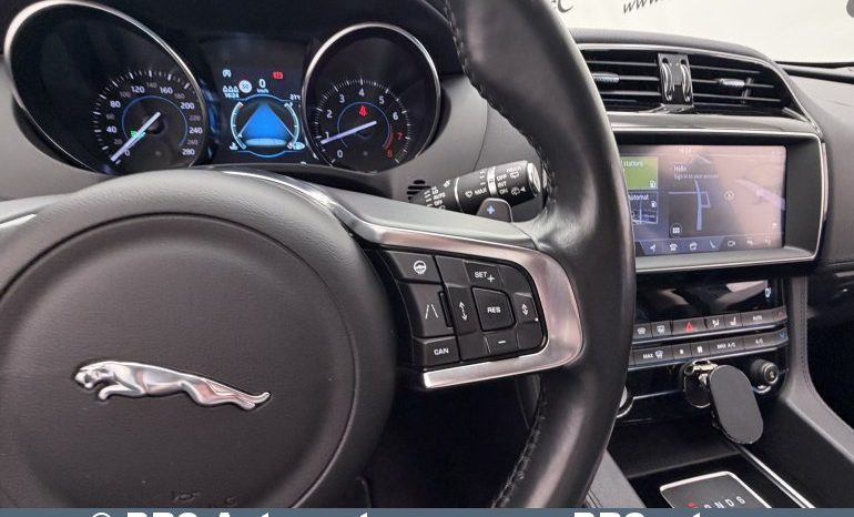 
								Jaguar F-Pace 2.0l 25t AWD Automatas 2019 full									