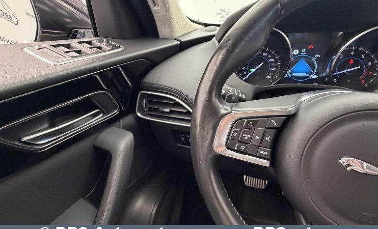 
								Jaguar F-Pace 2.0l 25t AWD Automatas 2019 full									