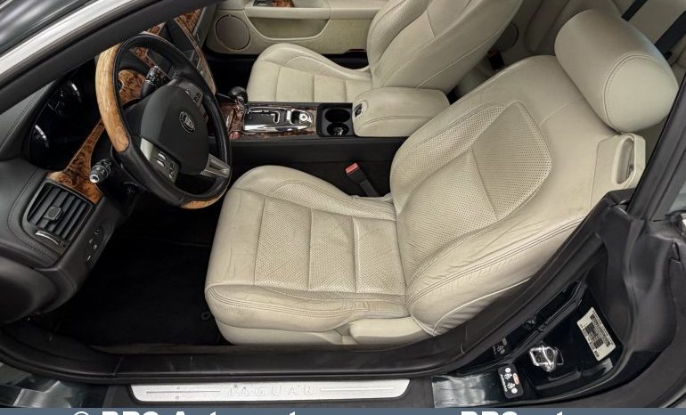 
								Jaguar XK 4.2 Automatas 2008 full									