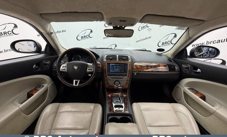 
								Jaguar XK 4.2 Automatas 2008 full									