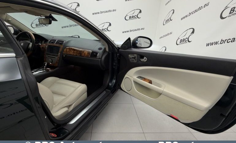 
								Jaguar XK 4.2 Automatas 2008 full									