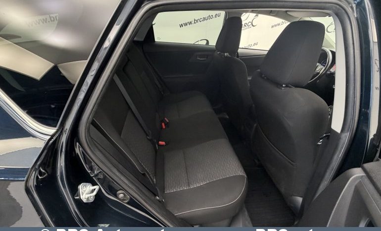 
								Toyota Auris 1.8 Hybrid Automatas 2015 full									