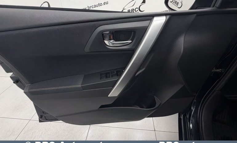 
								Toyota Auris 1.8 Hybrid Automatas 2015 full									