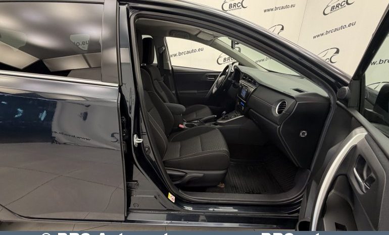 
								Toyota Auris 1.8 Hybrid Automatas 2015 full									