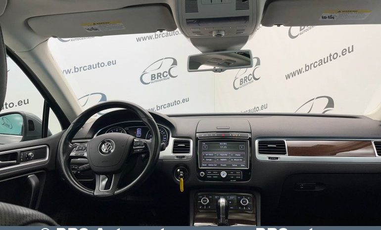
								Volkswagen Touareg 3.6 V6 FSI Lux AWD 2016 full									