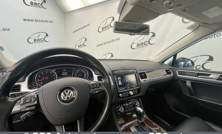 
								Volkswagen Touareg 3.6 V6 FSI Lux AWD 2016 full									