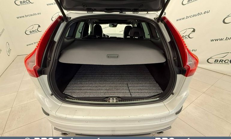 
								Volvo XC 60 2.0 D4 R-Design FWD Automatas 2015 full									