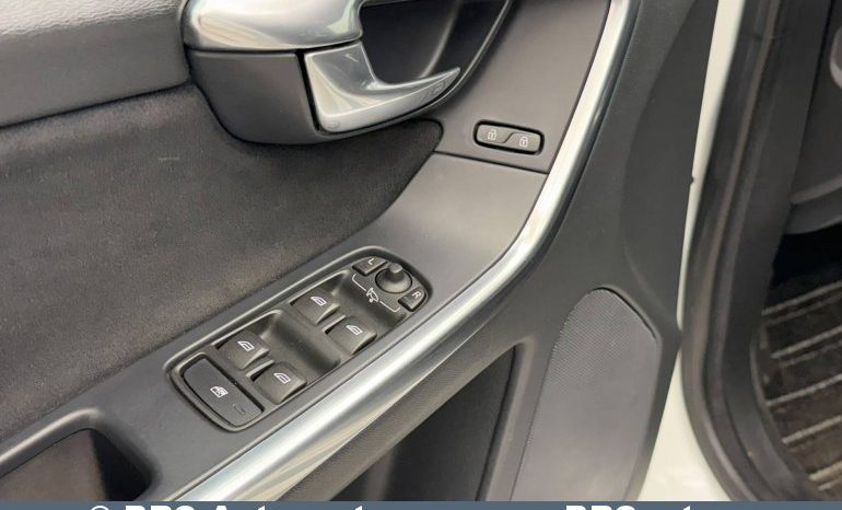 
								Volvo XC 60 2.0 D4 R-Design FWD Automatas 2015 full									