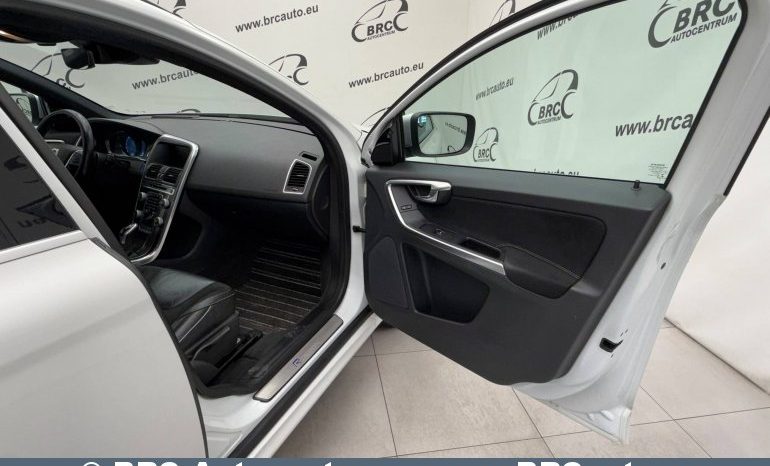 
								Volvo XC 60 2.0 D4 R-Design FWD Automatas 2015 full									