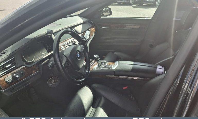 
								BMW 740 i Automatas 2015 full									
