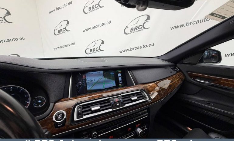 
								BMW 740 i Automatas 2015 full									