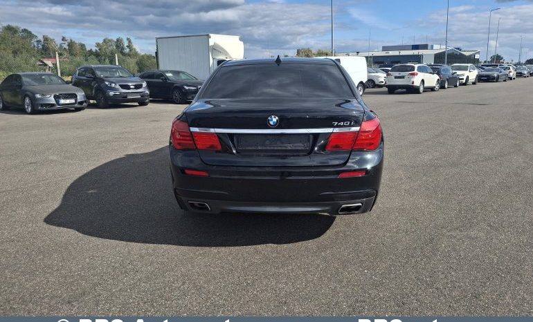
								BMW 740 i Automatas 2015 full									
