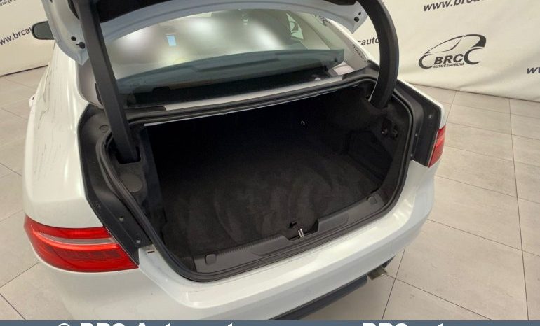 
								Jaguar XE 25T Automatas 2019 full									
