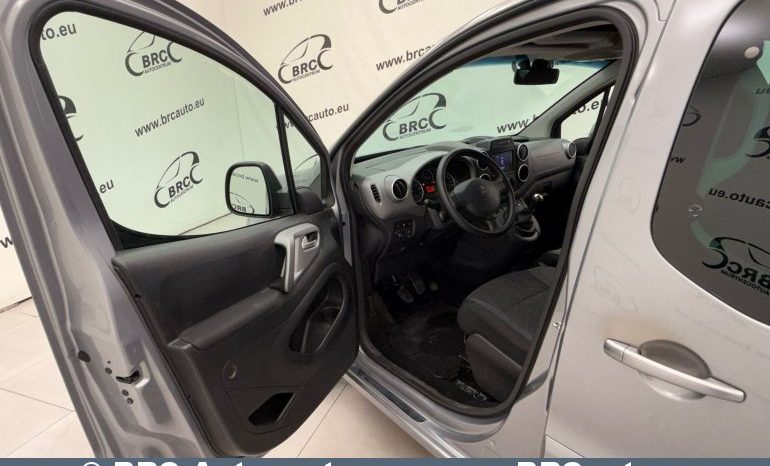 
								Peugeot Partner 1.2 PureTech Tepee 2017 full									