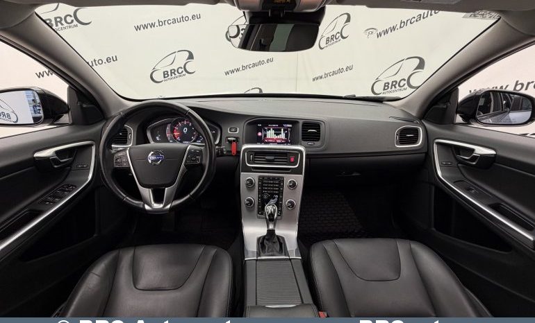 
								Volvo V60 Cross Country Premier Automatas 2018 full									