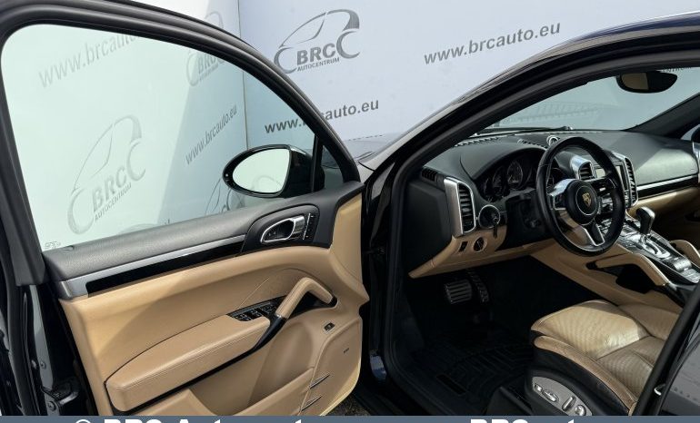 
								Porsche Cayenne S 3.0 V6 Hybrid Automatas 2016 full									