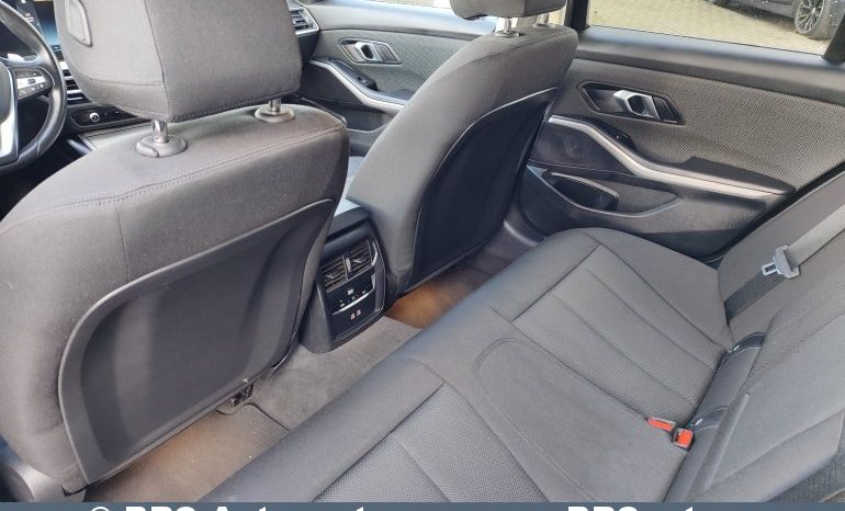 
								BMW 318 2.0i Automatas 2024 full									
