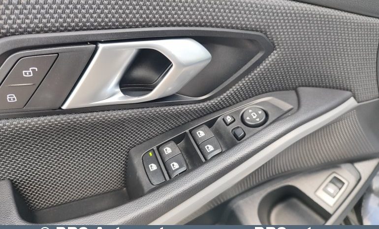 
								BMW 318 2.0i Automatas 2024 full									