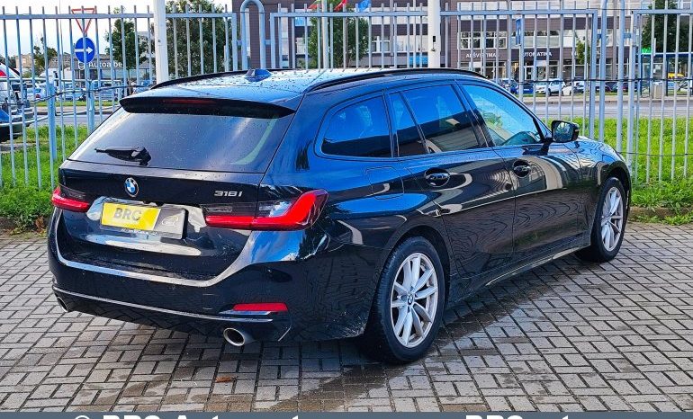 
								BMW 318 2.0i Automatas 2024 full									