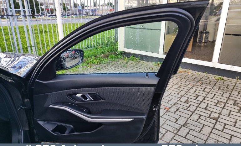 
								BMW 318 2.0i Automatas 2024 full									