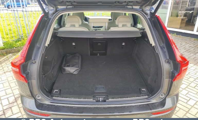 
								Volvo XC 60 D4 AWD Automatas 2017 full									