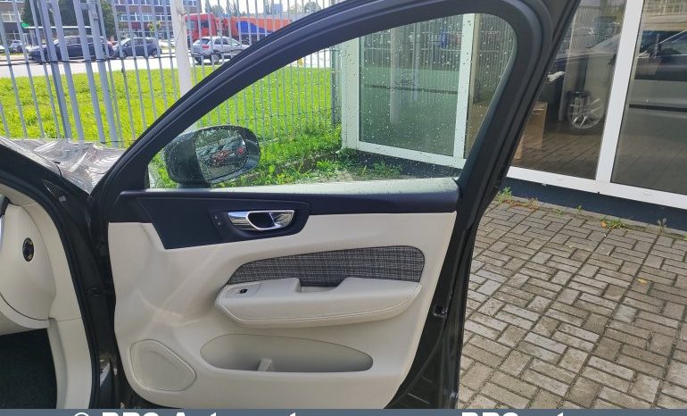 
								Volvo XC 60 D4 AWD Automatas 2017 full									
