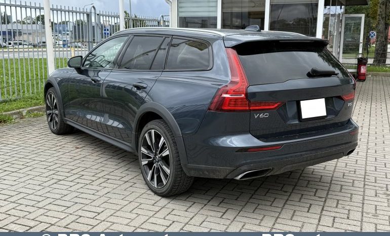 
								Volvo V60 Cross Country 2.0 T5 Momentum AWD Automatas 2022 full									