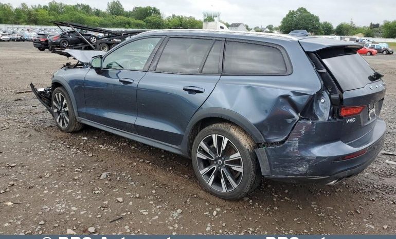 
								Volvo V60 Cross Country 2.0 T5 Momentum AWD Automatas 2022 full									