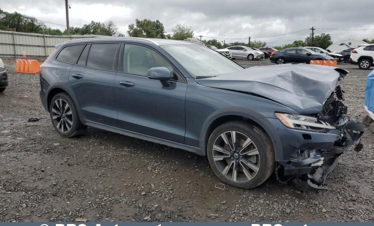 
								Volvo V60 Cross Country 2.0 T5 Momentum AWD Automatas 2022 full									
