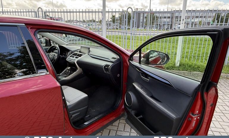 
								Lexus NX300h 2.5 Hybrid e-CVT Automatas 2016 full									
