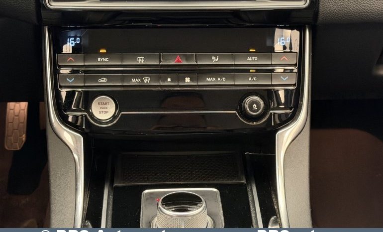 
								Jaguar XE 2.0D Automatas 2015 full									