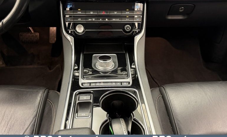 
								Jaguar XE 2.0D Automatas 2015 full									