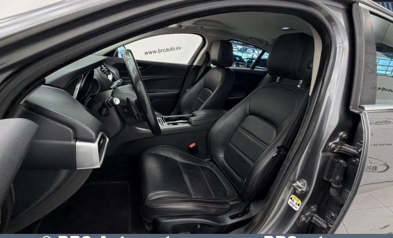 
								Jaguar XE 2.0D Automatas 2015 full									