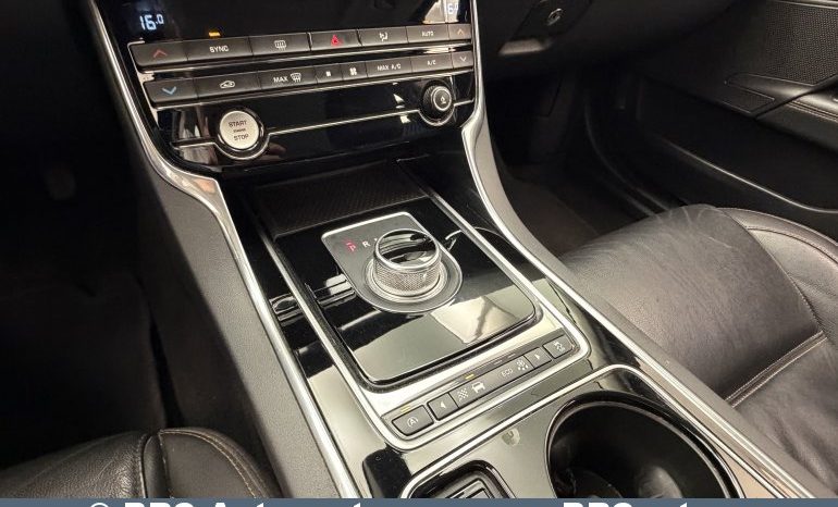 
								Jaguar XE 2.0D Automatas 2015 full									