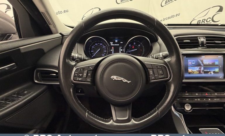
								Jaguar XE 2.0D Automatas 2015 full									