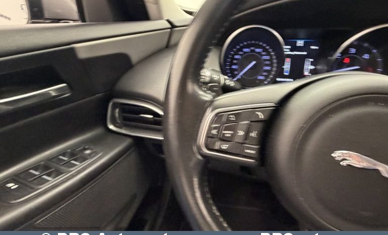 
								Jaguar XE 2.0D Automatas 2015 full									