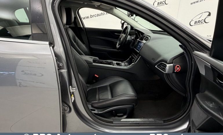 
								Jaguar XE 2.0D Automatas 2015 full									
