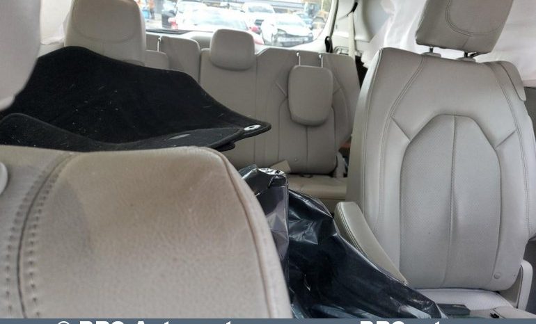
								Chrysler Pacifica 3.6 V6 Automatas 2021 full									