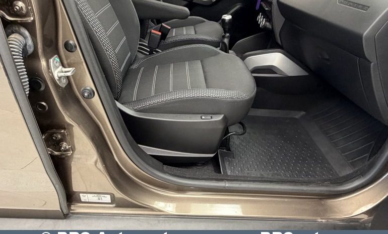 
								Dacia Duster 1.6i 2018 full									
