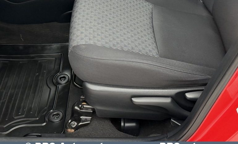 
								Toyota Yaris 1.5 Hybrid Automatas 2015 full									